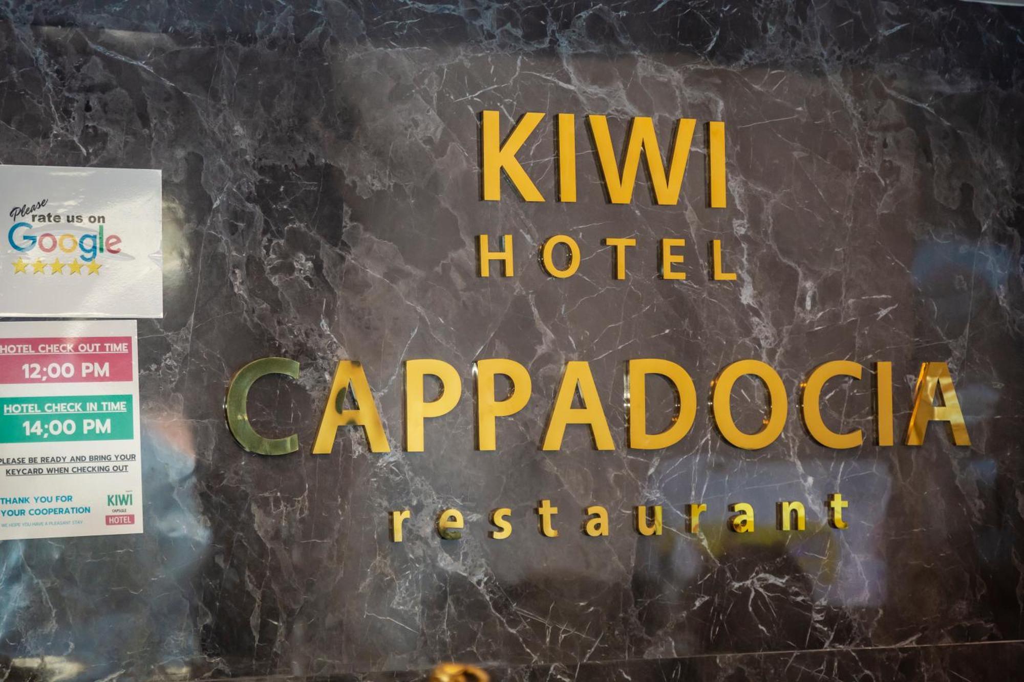 Kiwi Capsule Hotel Bangkok Buitenkant foto